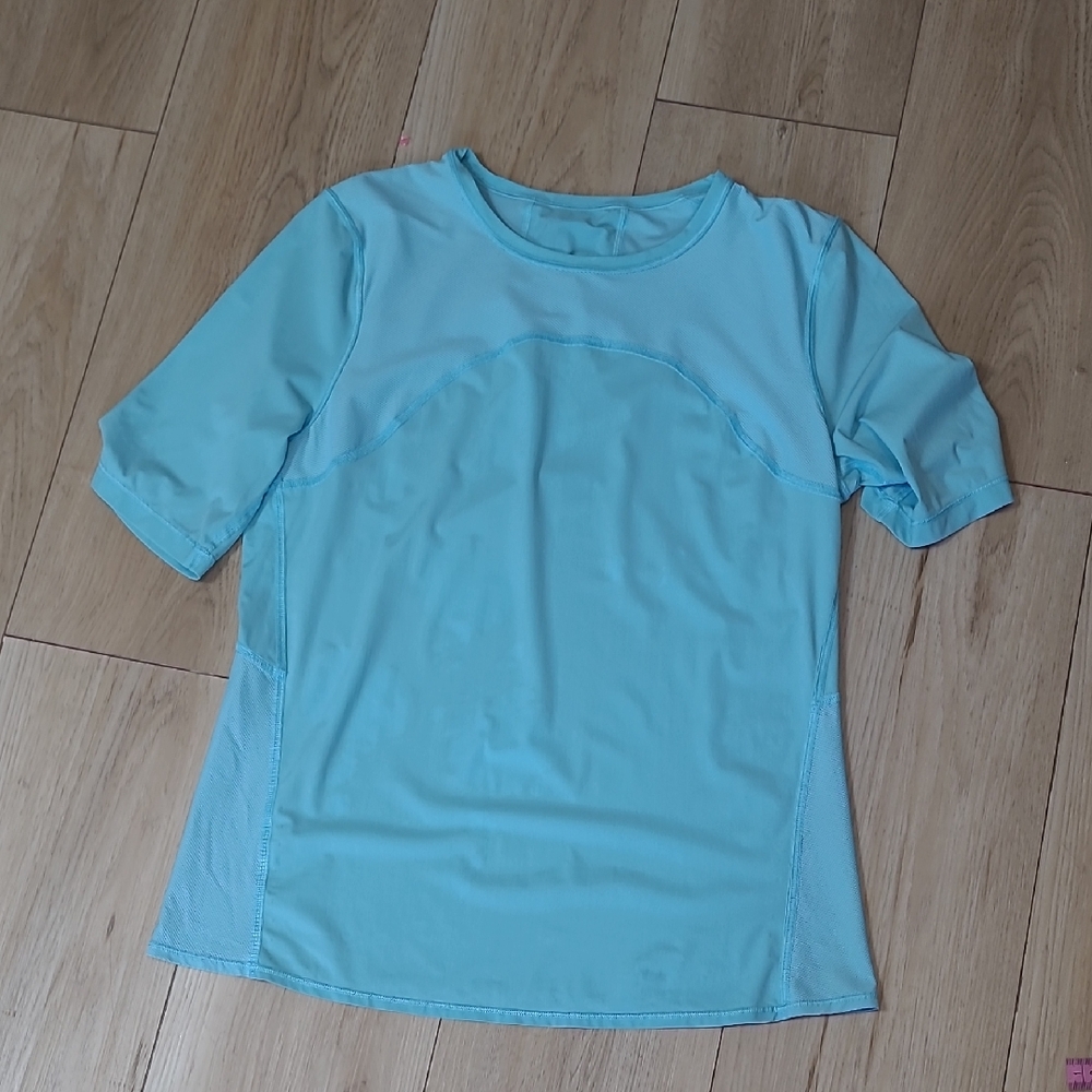 Lululemon Light Blue Short Sleeve Athletic Top Size Small